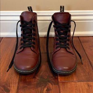 Dr. Martens/LEYTON WOMEN'S LEATHER CASUAL BOOTS